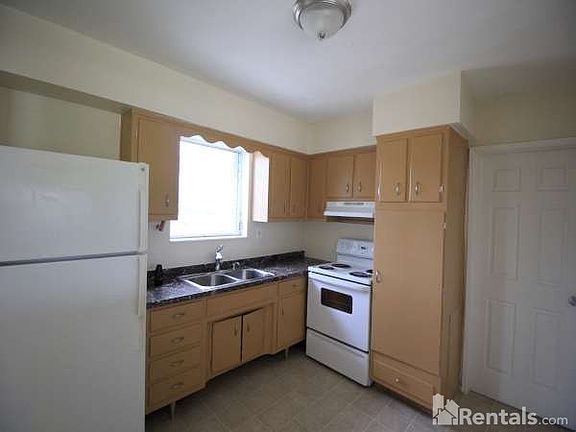 2nd image of 920 NE 51st St