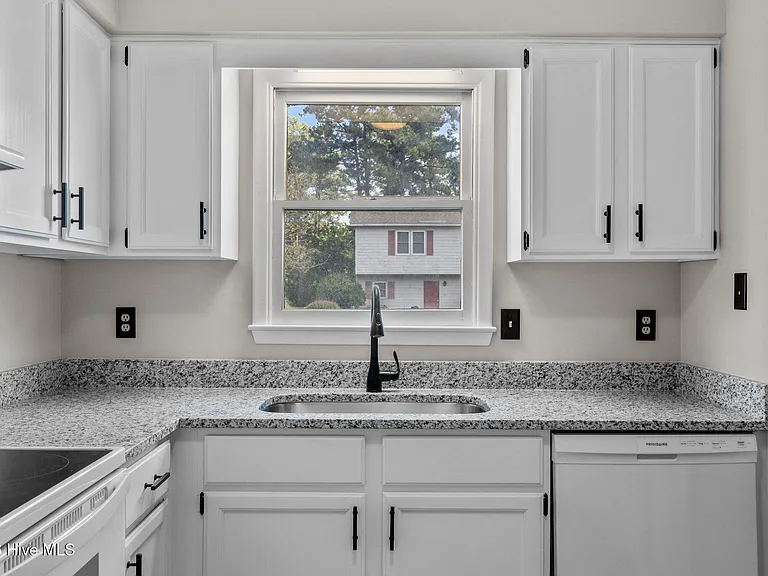 L48 Port West Ct #4D — Photo 9