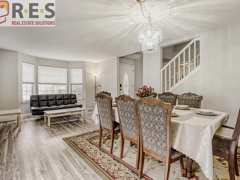 9853 Salford Ln — Photo 8