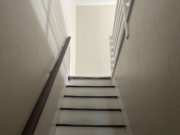 5th image of 301 N Queen St APT 3