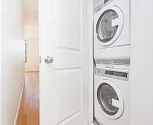5th image of 623 Halsey St APT 2