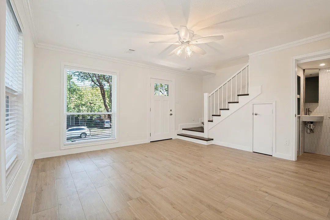 2 bed, 1.5 bath, 925 sqft, $1,795 — Photo 2