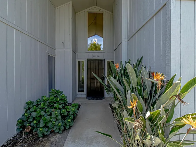 1808 Cougar Ln — Photo 2