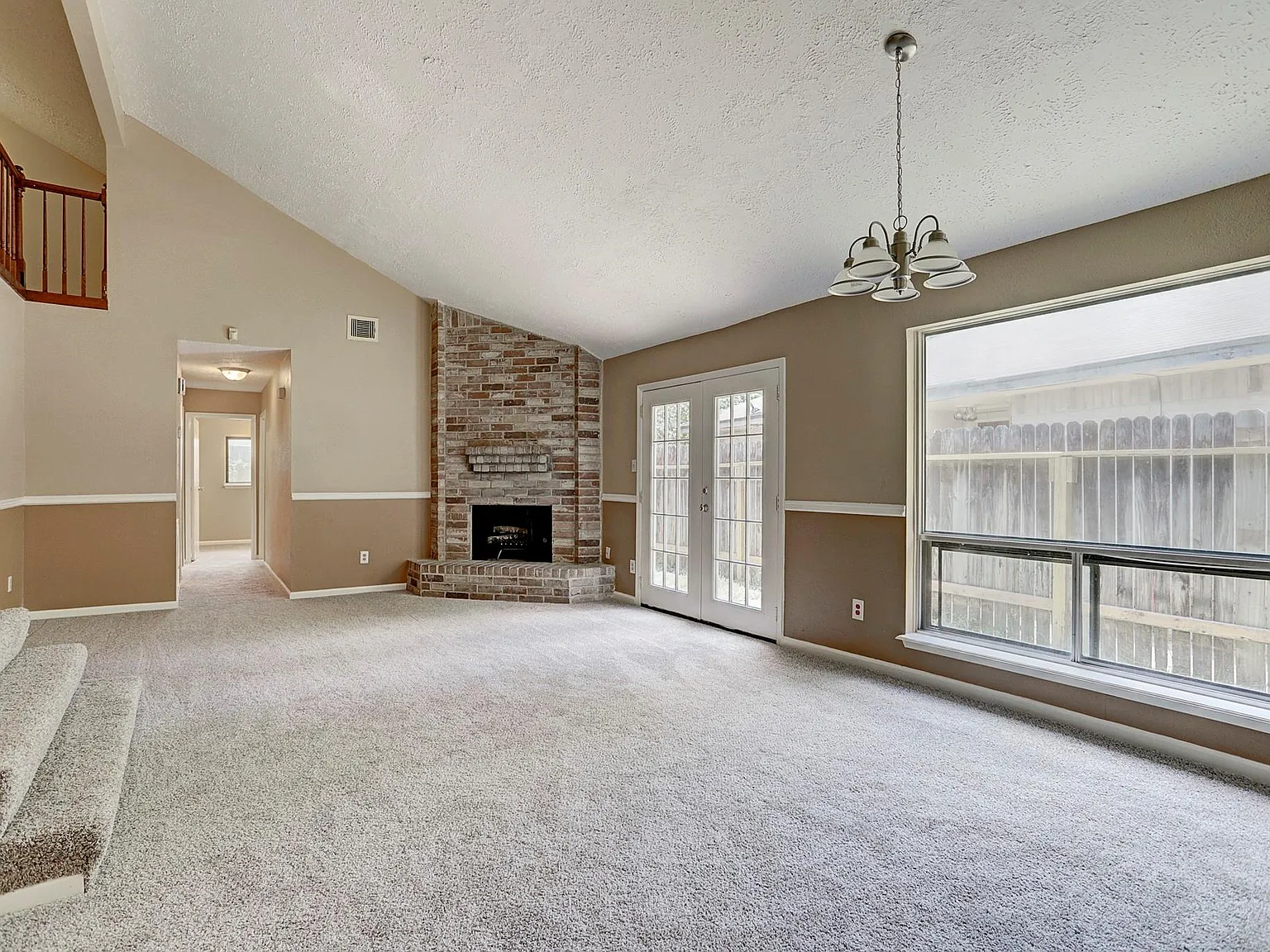 4 bed, 2.0 bath, 1431 sqft, $1,450 — Photo 2