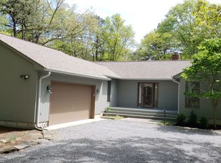 23 S River Rd, Calverton, NY 11933