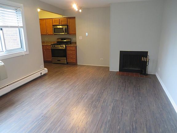 4th image of 644 W Arlington Pl APT 5E
