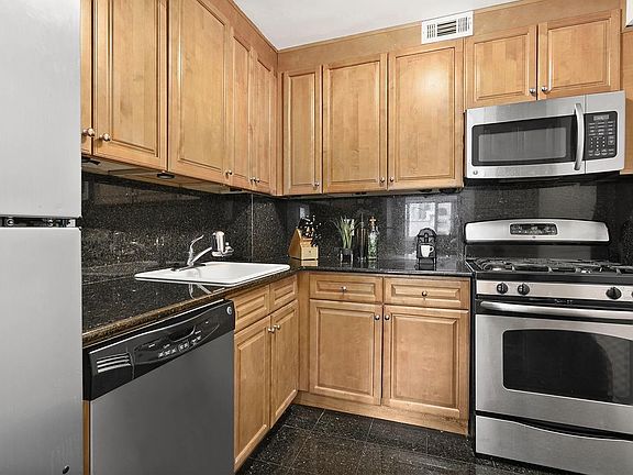 3rd image of 400 E 77th St #6J-6