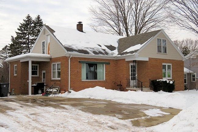 1st image of 216 Juneau St