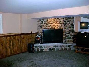 4th image of 843 Pleasant St