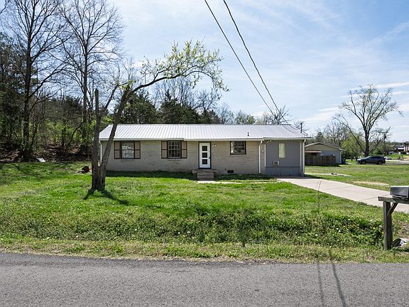 2nd image of 104 Hilltop Dr