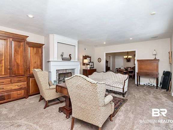 3rd image of 302 Springwood Dr N