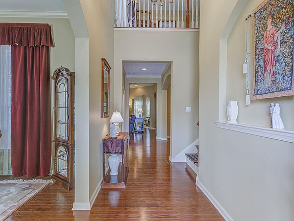 3rd image of 17 E Sagamore Drive