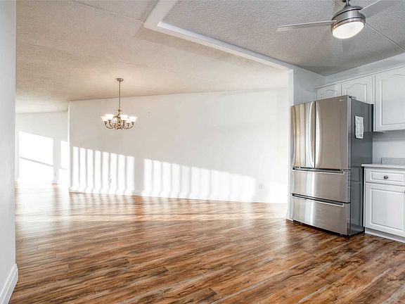 4th image of 22 Marilyn Dr #607