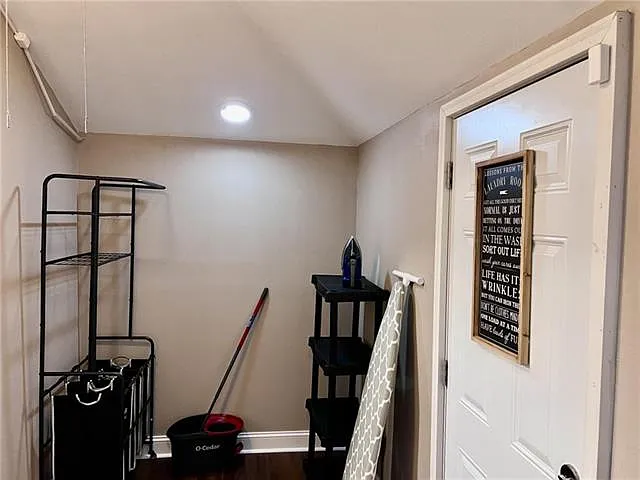 2 bed, 1.0 bath, 800 sqft, $1,650 — Photo 2