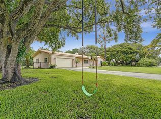 10925 SW 40th Ct, Davie, FL 33328