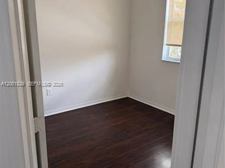 906 SW 143rd Ave #Townhouse 2005 — Photo 3