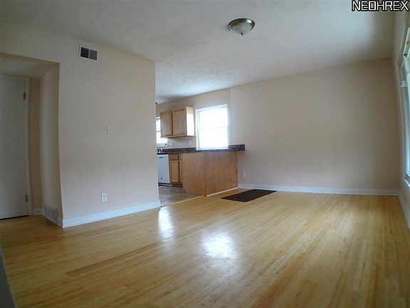 5th image of 4412 W 189th St