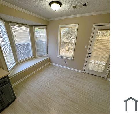 4th image of 2250 Lake Hill Ct