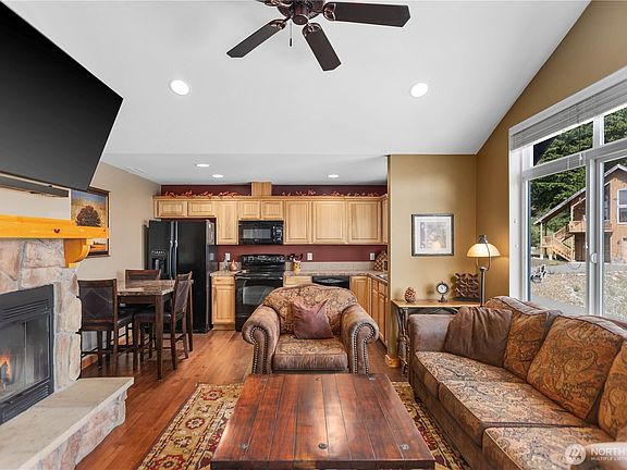 2nd image of 31 Keystone Lane #2