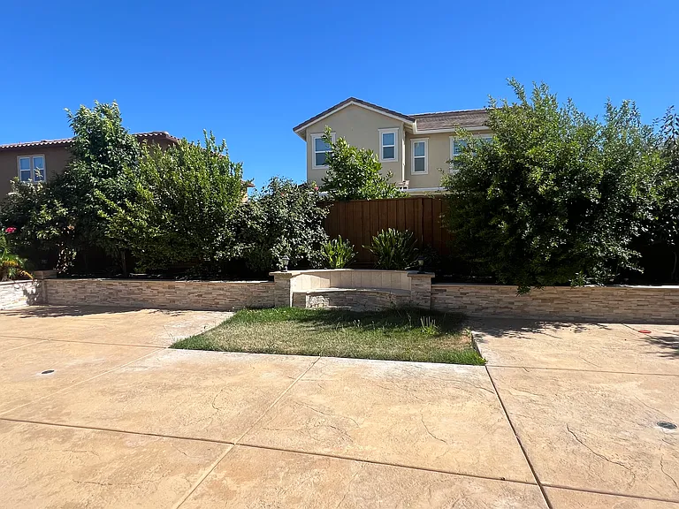 304 E Angelina Ave — Photo 38