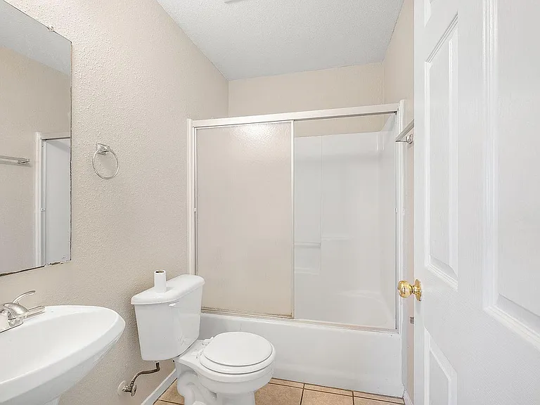 2214 Katy Ln #D — Photo 13