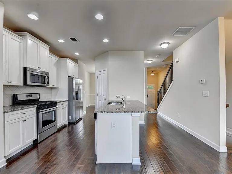 4307 Tacoma Trce — Photo 9