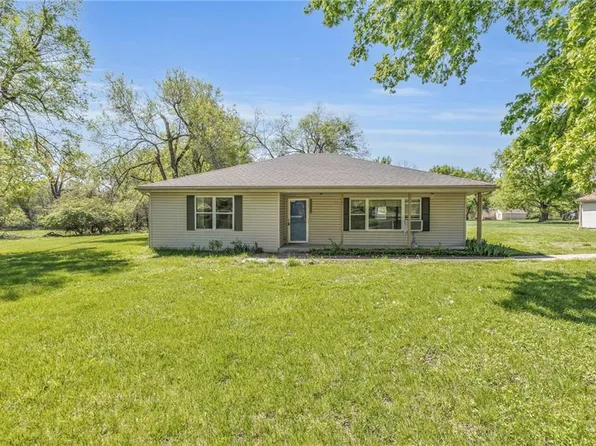 5211 E 141st St, Grandview, MO 64030