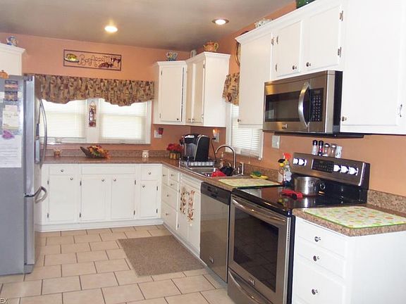 5th image of 257 Putnam Ln