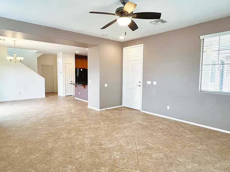 113 E Palomino Dr — Photo 4