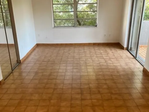 1337 NW 1st St APT 12, Miami, FL 33125