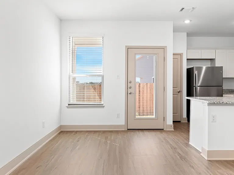 7522 Gramercy Way #101 — Photo 2