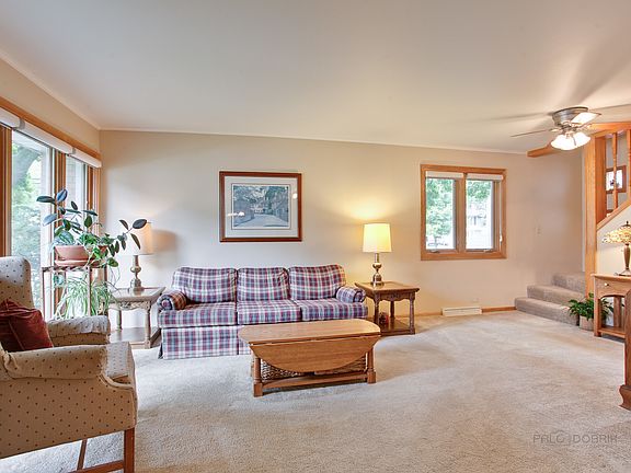 3rd image of 1104 N Pine Ct