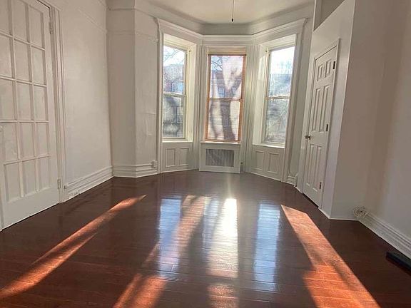 3rd image of 525 47th St #2