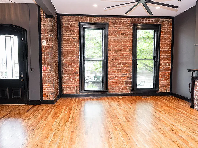 275 S Limestone St #150 — Photo 2