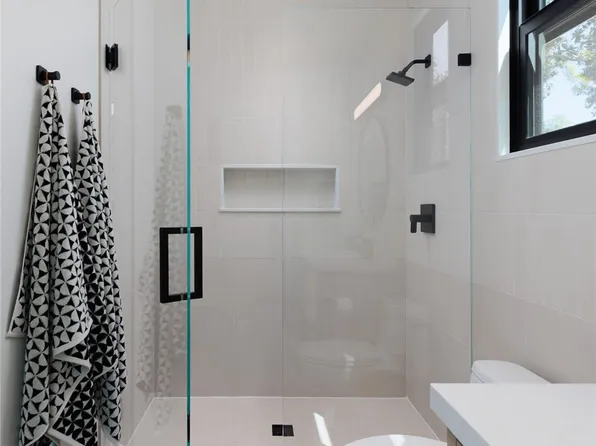 2780 James Dr, Carlsbad, CA 92008