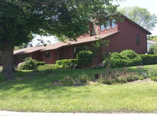 2712 Debo Dr, Peru, IL 61354