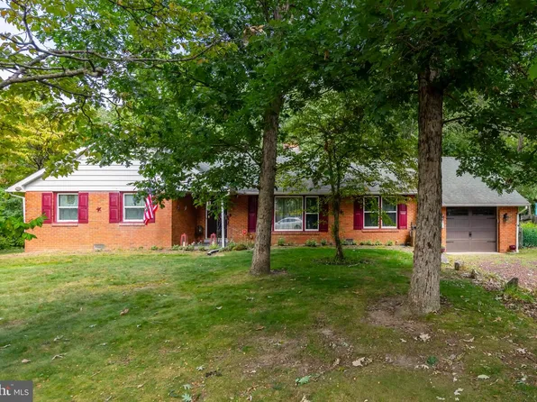 12 N Lakeside Dr W, Medford, NJ 08055