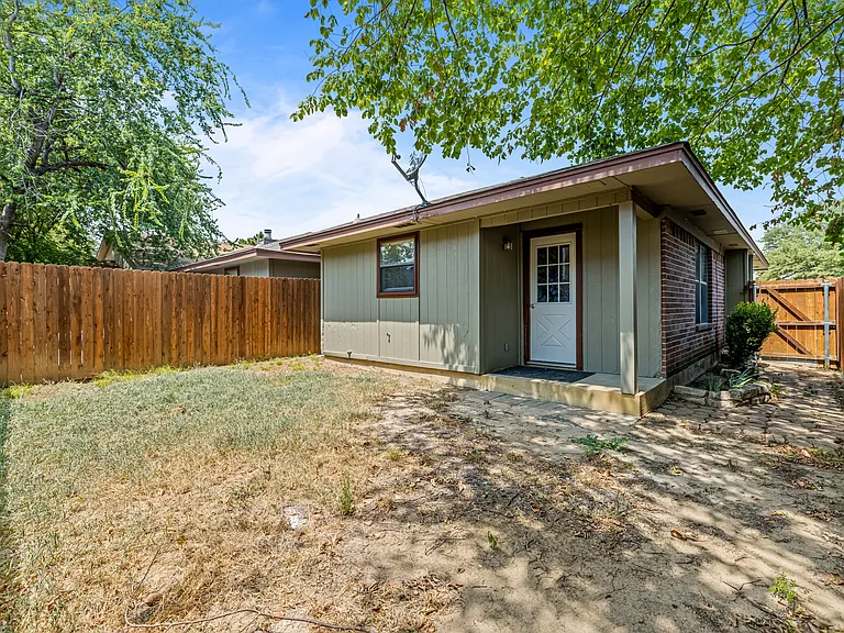 321 Gardenview St — Photo 16