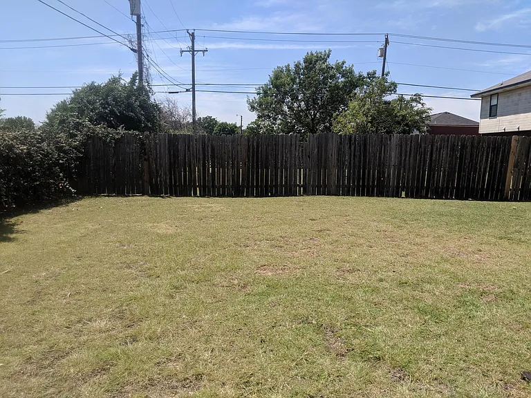 1110 Leslie Cir — Photo 10