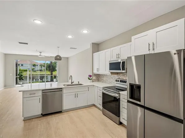 1104 Oxford LN #44, NAPLES, FL 34105