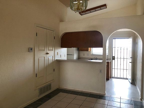 5th image of 3406 Wickham Ave #B