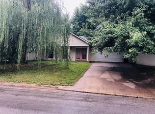 3345 W Essex Dr, Fayetteville, AR 72704