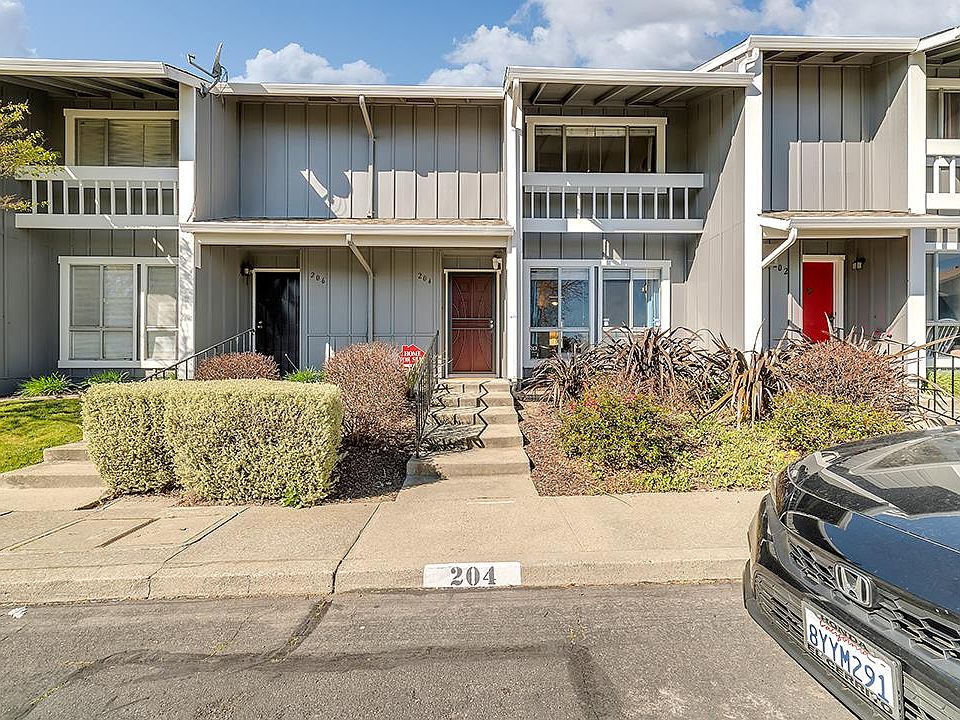 1st image of 204 Park Ln