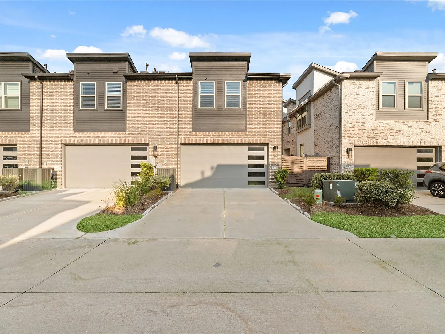 3 bed, 2.5 bath, 1806 sqft, $2,900 — Photo 2