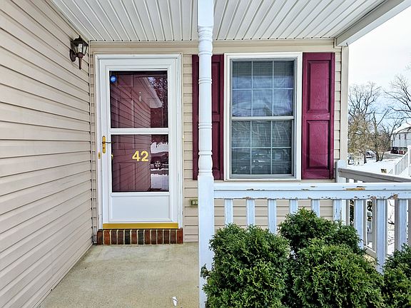 3rd image of 42 Beverly Dr
