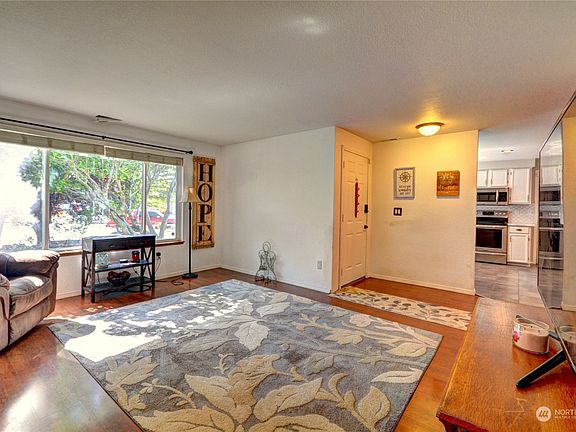 5th image of 5009 138th Street NE