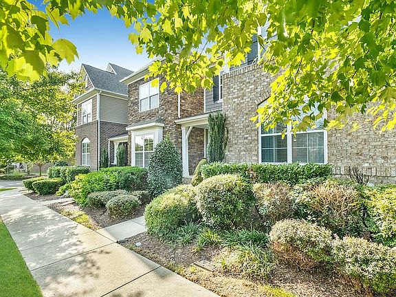 4th image of 1338 Riverbrook Dr
