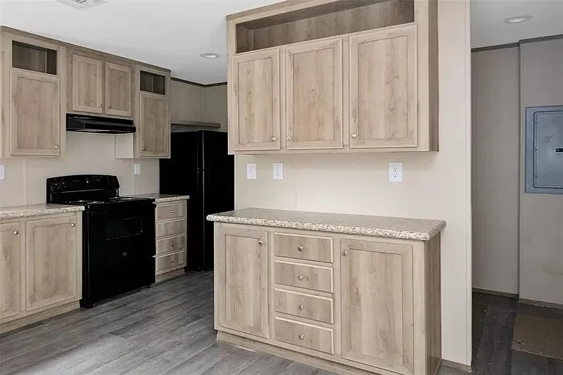 3 bed, 2.0 bath, 1100 sqft, $1,423 — Photo 2
