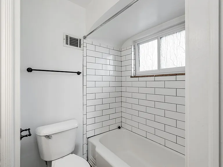 1650 Northwest Blvd #B — Photo 7