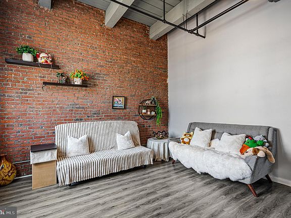 5th image of 1010 Arch St #-513